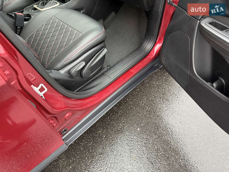 Внедорожник / Кроссовер Jeep Cherokee 2015 в Виннице