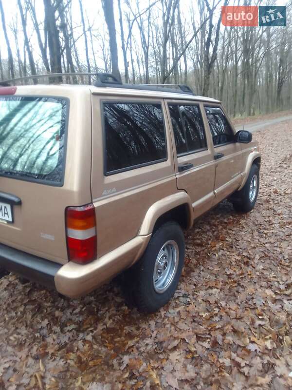 Внедорожник / Кроссовер Jeep Cherokee 1998 в Гайсине