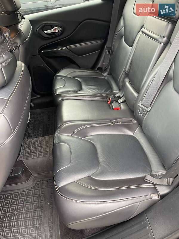 Внедорожник / Кроссовер Jeep Cherokee 2016 в Днепре