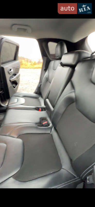 Позашляховик / Кросовер Jeep Cherokee 2020 в Воловцю