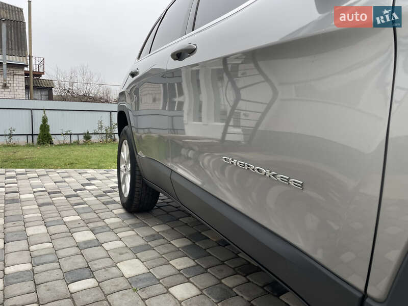 Внедорожник / Кроссовер Jeep Cherokee 2014 в Лубнах