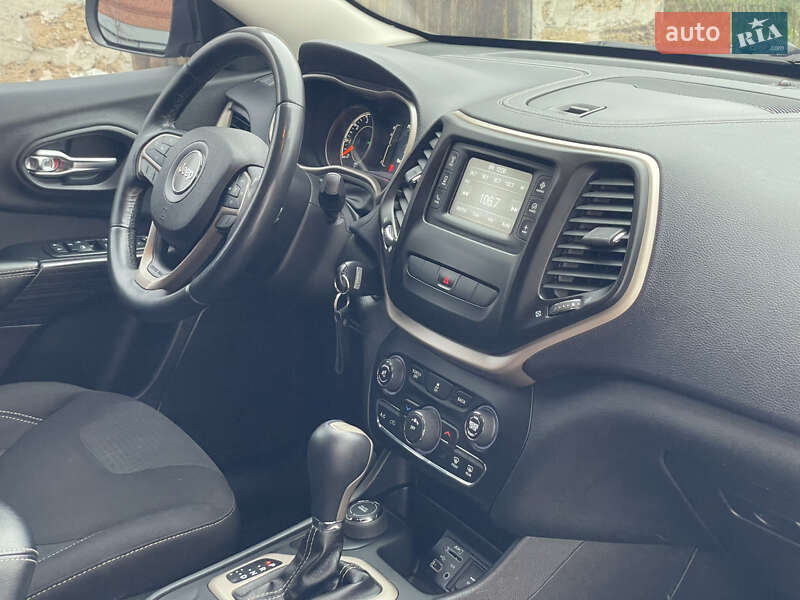 Внедорожник / Кроссовер Jeep Cherokee 2014 в Лубнах