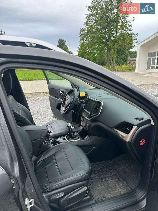 Позашляховик / Кросовер Jeep Cherokee 2014 в Житомирі