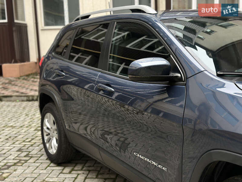 Позашляховик / Кросовер Jeep Cherokee 2021 в Ромнах