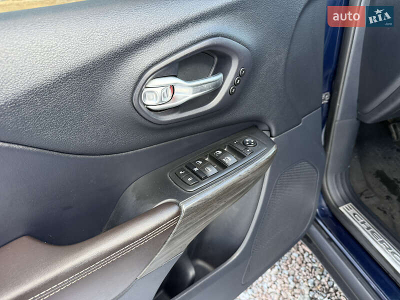 Позашляховик / Кросовер Jeep Cherokee 2015 в Стрию