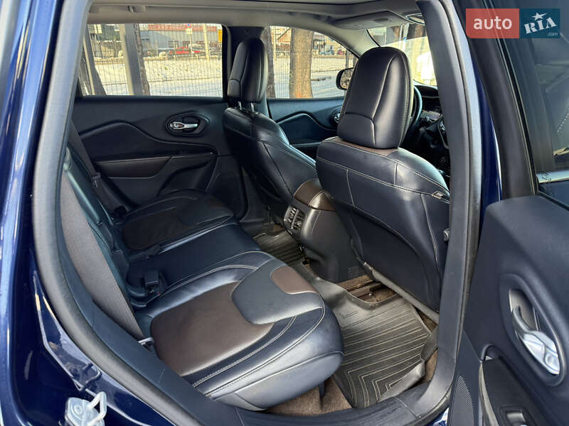 Позашляховик / Кросовер Jeep Cherokee 2015 в Стрию