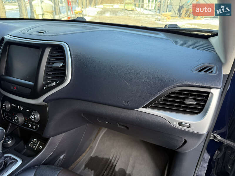 Позашляховик / Кросовер Jeep Cherokee 2015 в Стрию