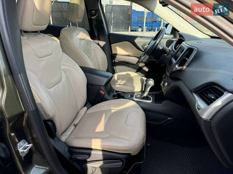Внедорожник / Кроссовер Jeep Cherokee 2015 в Киеве фото 11 Внедорожник / Кроссовер Jeep Cherokee 2015 в Киеве