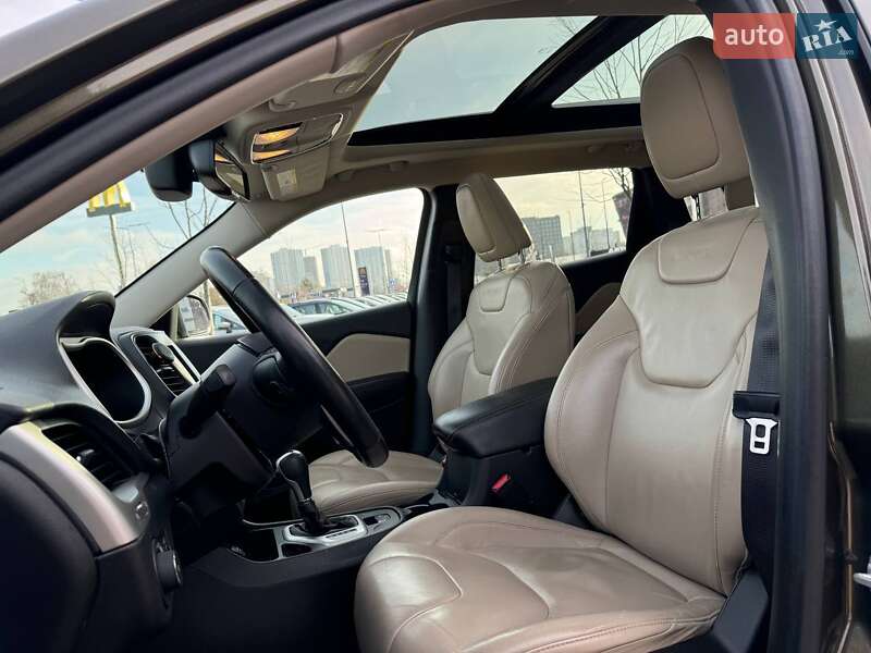 Внедорожник / Кроссовер Jeep Cherokee 2015 в Киеве фото 24 Внедорожник / Кроссовер Jeep Cherokee 2015 в Киеве