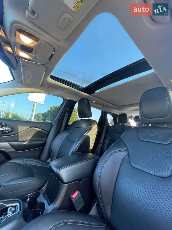 Внедорожник / Кроссовер Jeep Cherokee 2018 в Луцке