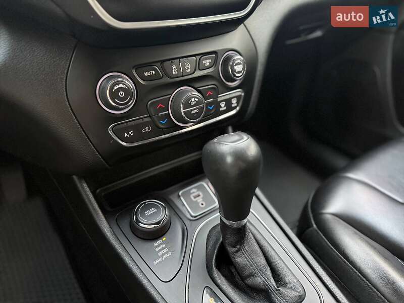 Позашляховик / Кросовер Jeep Cherokee 2018 в Львові