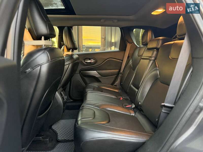Позашляховик / Кросовер Jeep Cherokee 2018 в Львові