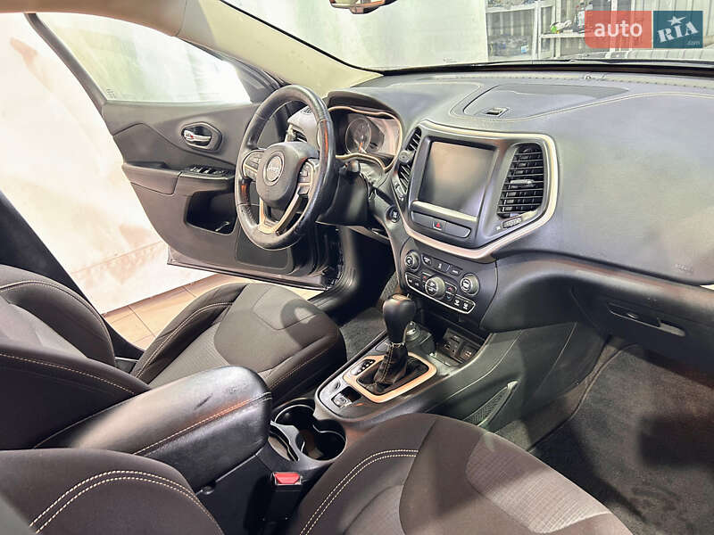 Позашляховик / Кросовер Jeep Cherokee 2015 в Харкові
