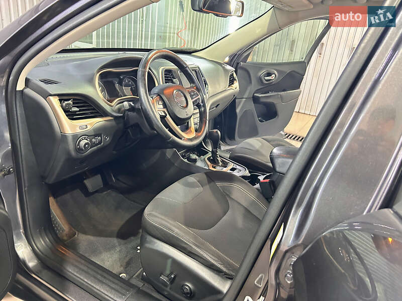 Позашляховик / Кросовер Jeep Cherokee 2015 в Харкові