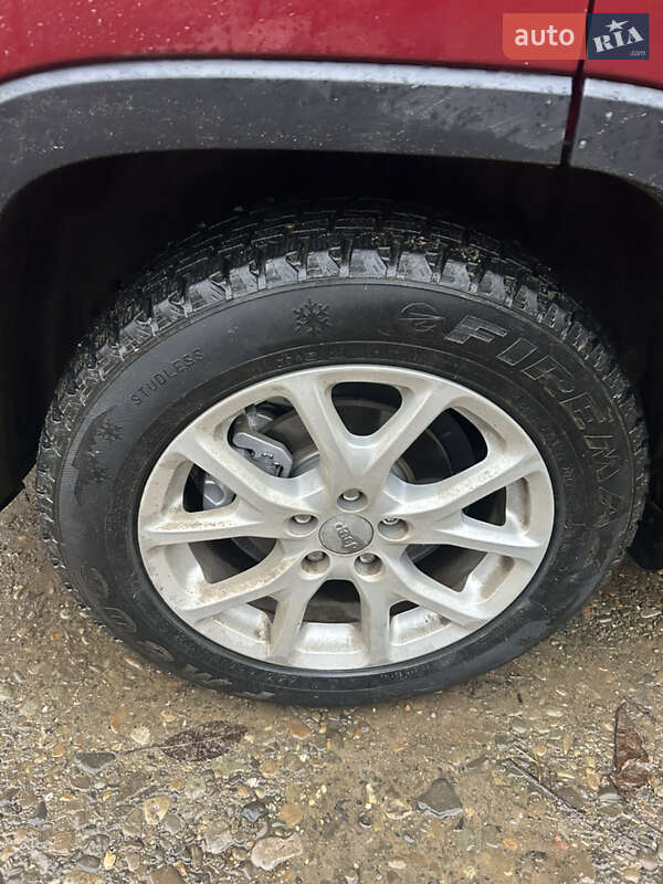 Внедорожник / Кроссовер Jeep Cherokee 2016 в Черновцах