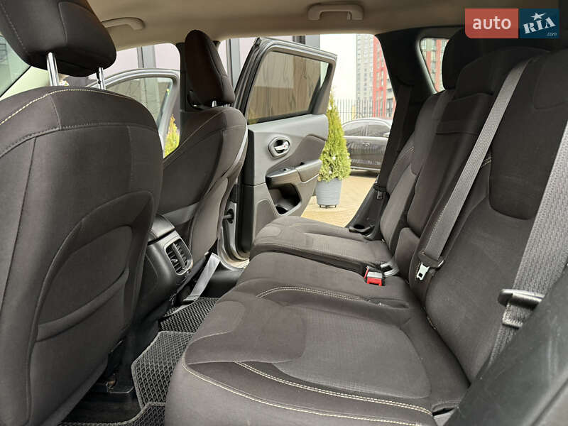 Позашляховик / Кросовер Jeep Cherokee 2015 в Києві фото 16 Позашляховик / Кросовер Jeep Cherokee 2015 в Києві