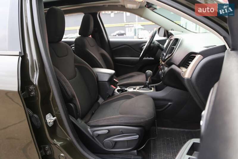 Позашляховик / Кросовер Jeep Cherokee 2016 в Києві