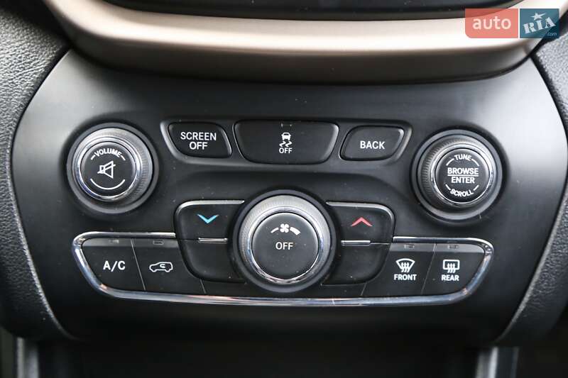 Позашляховик / Кросовер Jeep Cherokee 2016 в Києві