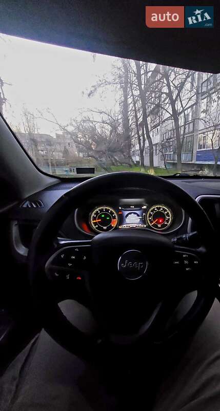 Внедорожник / Кроссовер Jeep Cherokee 2014 в Горишних Плавнях