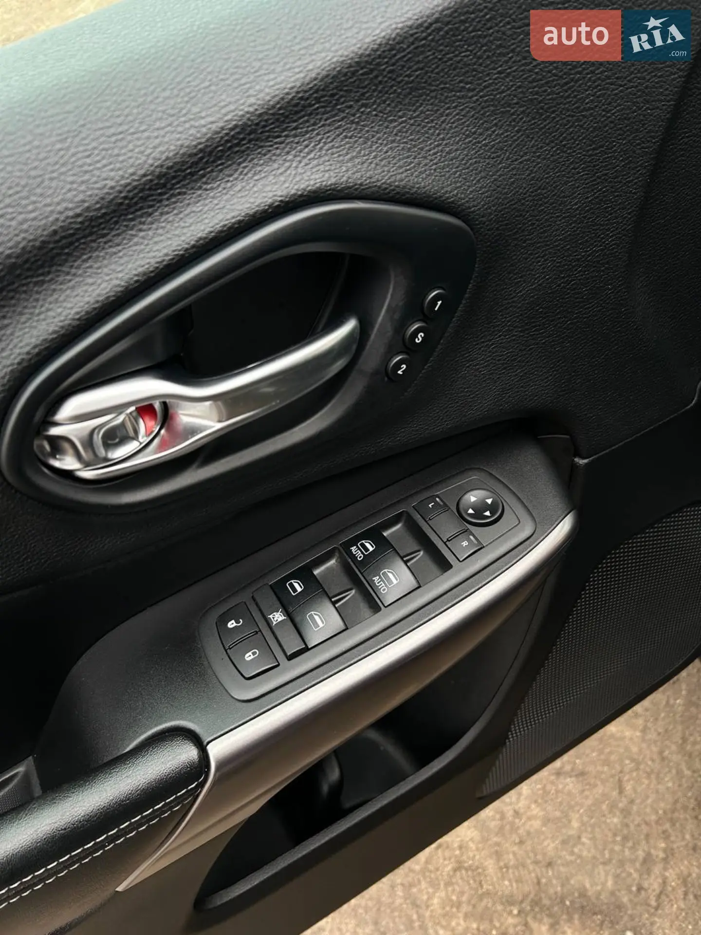 2018 Jeep Cherokee - мініатюра 9