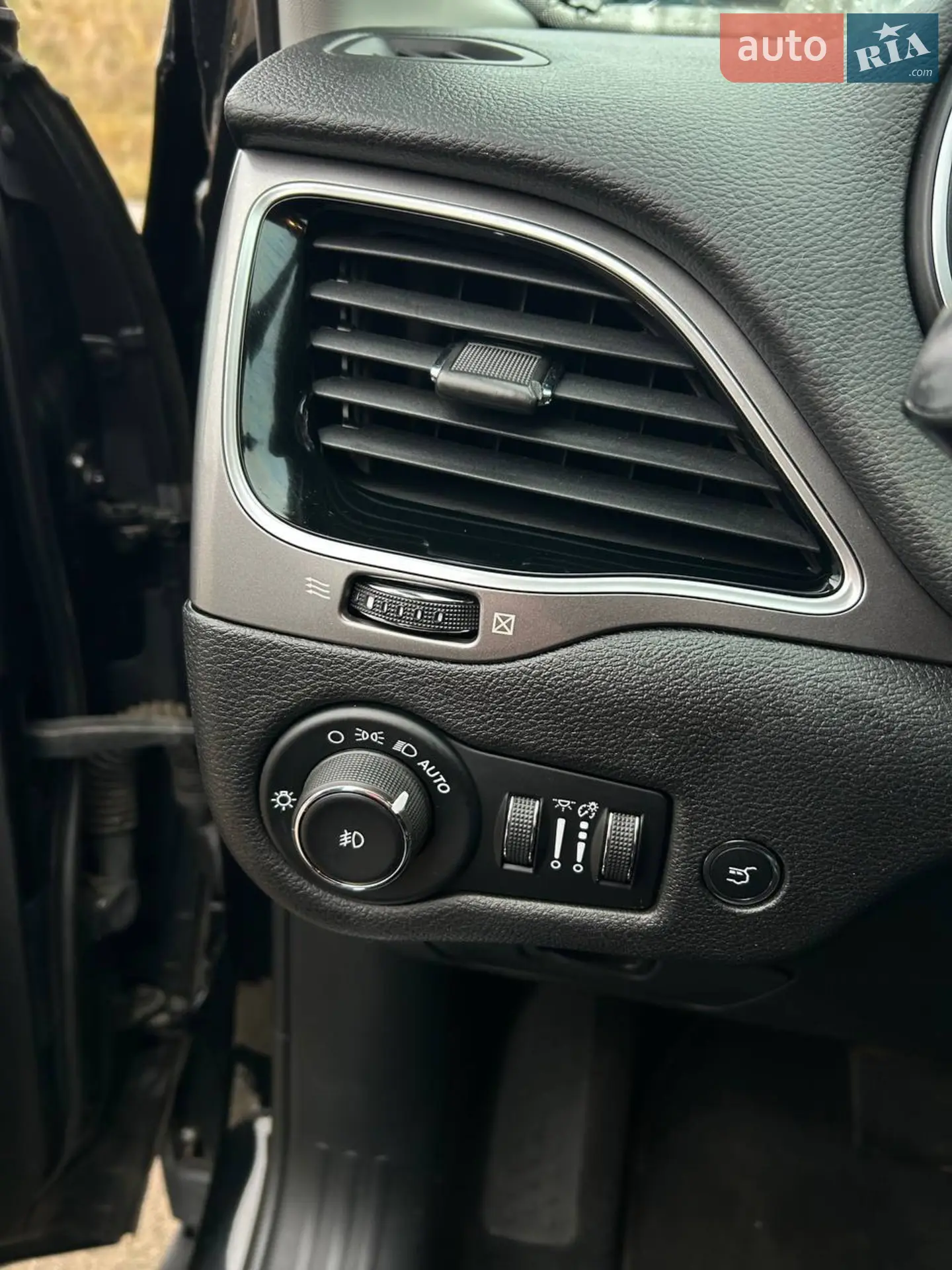 2018 Jeep Cherokee - мініатюра 15