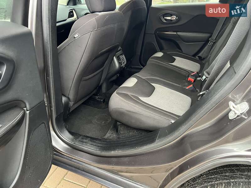 Позашляховик / Кросовер Jeep Cherokee 2014 в Києві фото 20 Позашляховик / Кросовер Jeep Cherokee 2014 в Києві