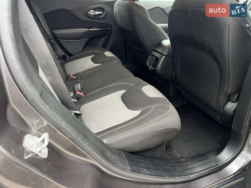 Позашляховик / Кросовер Jeep Cherokee 2014 в Києві фото 22 Позашляховик / Кросовер Jeep Cherokee 2014 в Києві