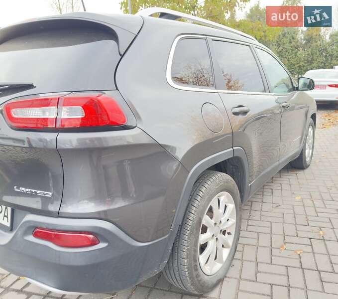 Внедорожник / Кроссовер Jeep Cherokee 2016 в Львове