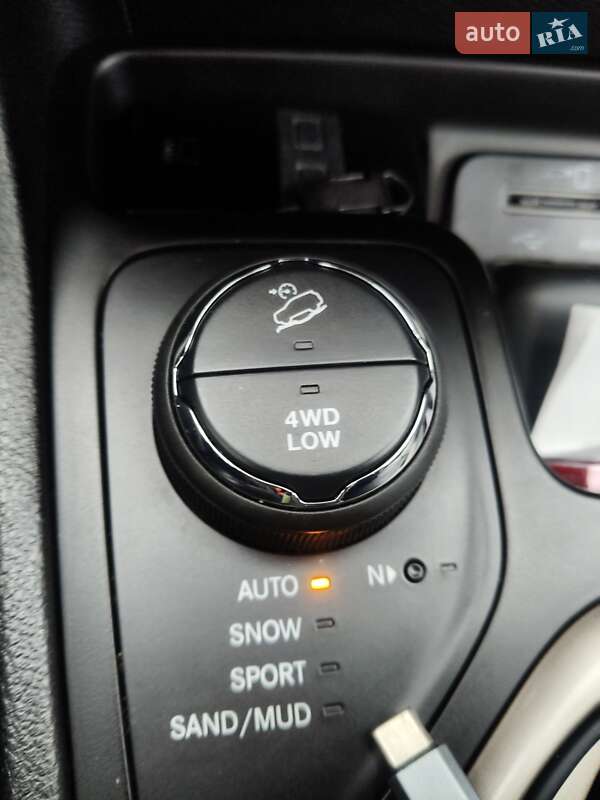 Внедорожник / Кроссовер Jeep Cherokee 2016 в Ирпене