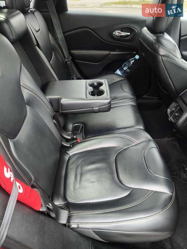 Внедорожник / Кроссовер Jeep Cherokee 2016 в Ирпене