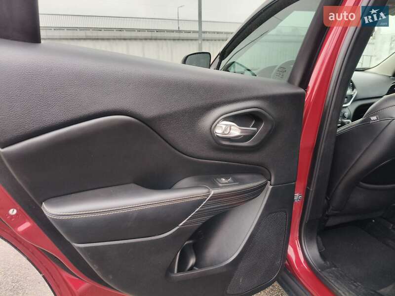 Внедорожник / Кроссовер Jeep Cherokee 2016 в Ирпене