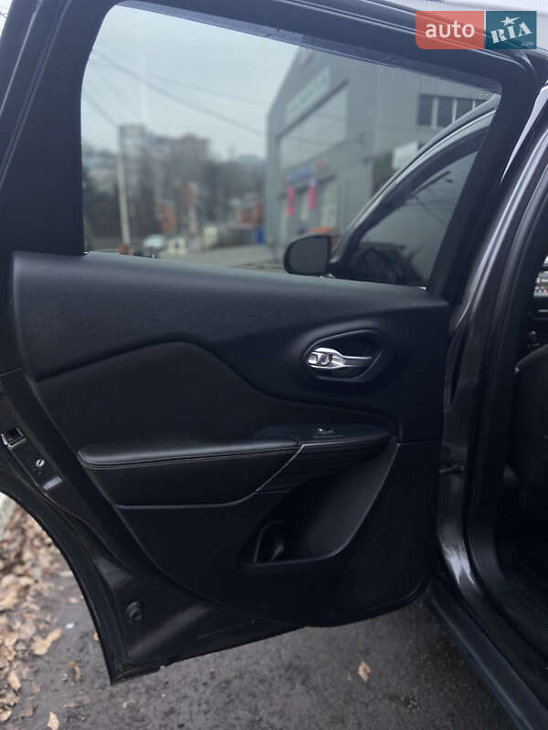 Внедорожник / Кроссовер Jeep Cherokee 2016 в Днепре