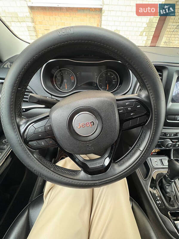 Внедорожник / Кроссовер Jeep Cherokee 2018 в Хмельницком