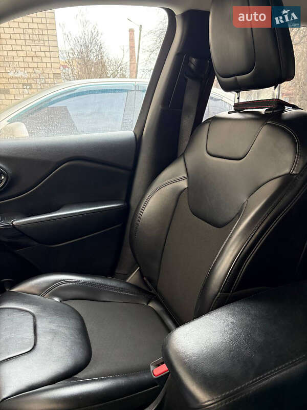 Внедорожник / Кроссовер Jeep Cherokee 2018 в Хмельницком