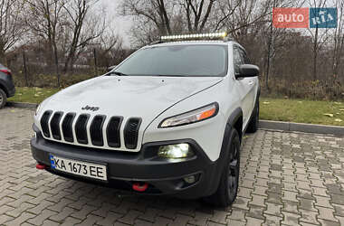 Внедорожник / Кроссовер Jeep Cherokee 2015 в Черновцах