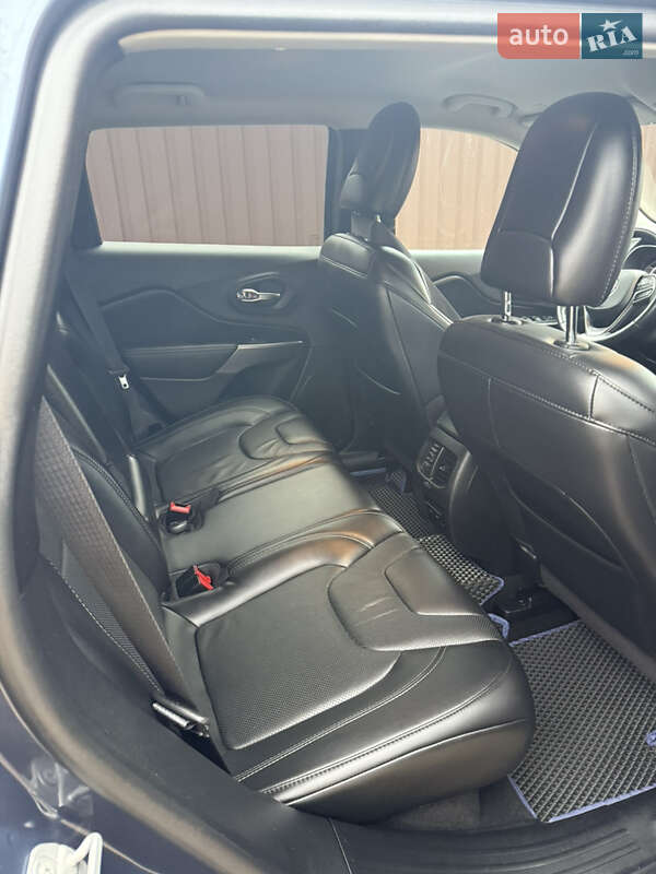 Внедорожник / Кроссовер Jeep Cherokee 2020 в Киеве