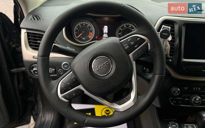 Внедорожник / Кроссовер Jeep Cherokee 2015 в Мукачево