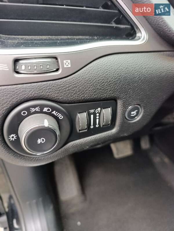 Внедорожник / Кроссовер Jeep Cherokee 2019 в Киеве фото 11 Внедорожник / Кроссовер Jeep Cherokee 2019 в Киеве