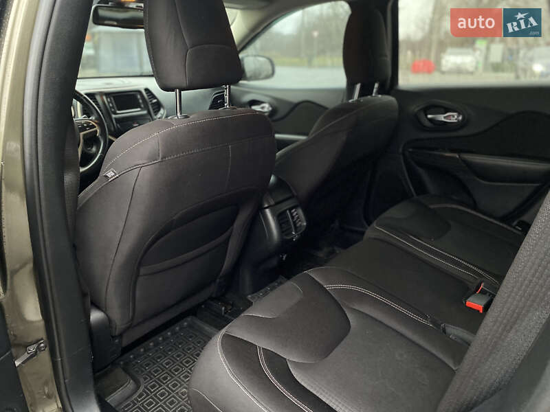 Позашляховик / Кросовер Jeep Cherokee 2015 в Полтаві фото 16 Позашляховик / Кросовер Jeep Cherokee 2015 в Полтаві