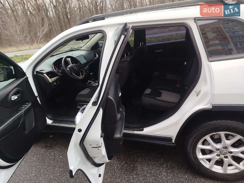 Внедорожник / Кроссовер Jeep Cherokee 2014 в Харькове