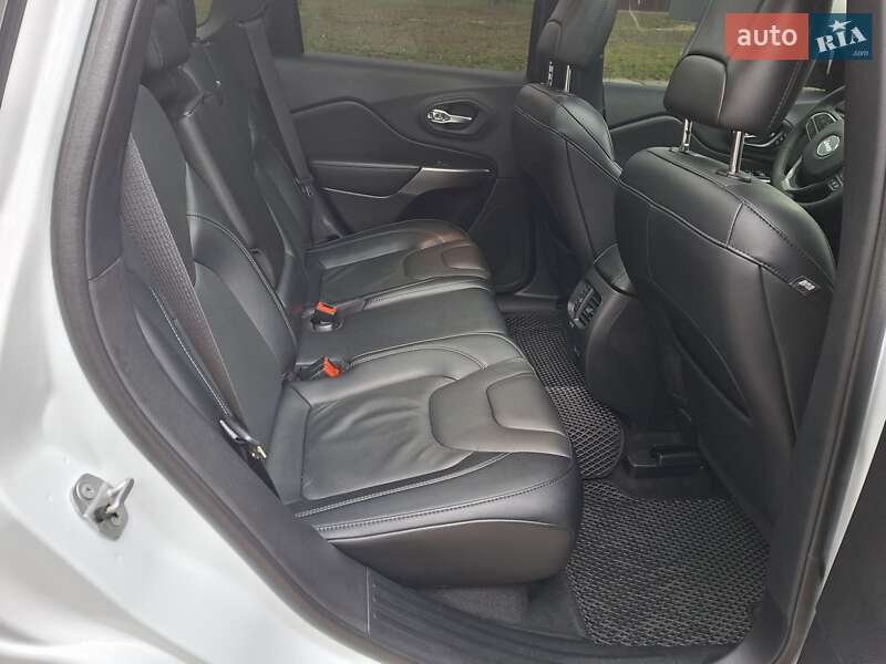 Внедорожник / Кроссовер Jeep Cherokee 2021 в Черкассах