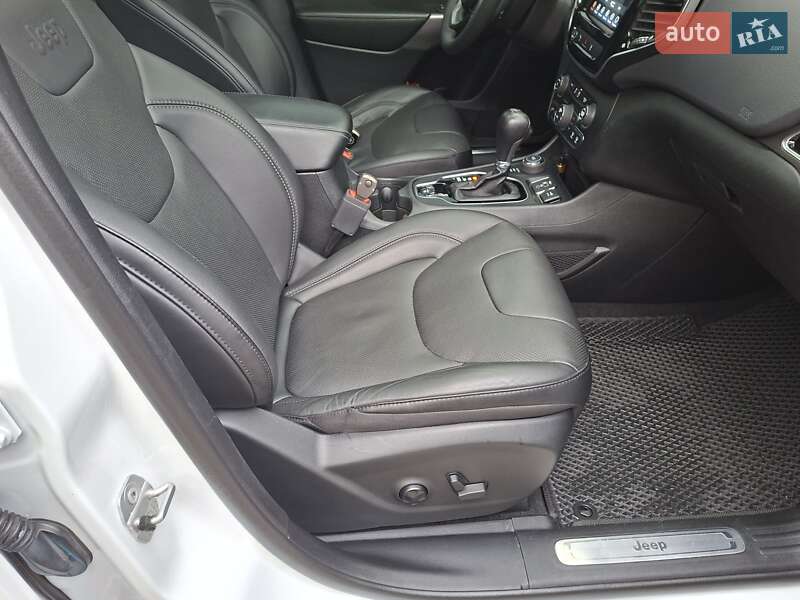 Внедорожник / Кроссовер Jeep Cherokee 2021 в Черкассах