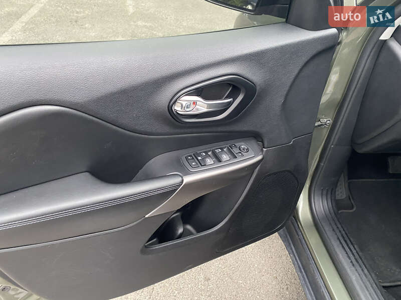 Позашляховик / Кросовер Jeep Cherokee 2020 в Києві фото 15 Позашляховик / Кросовер Jeep Cherokee 2020 в Києві