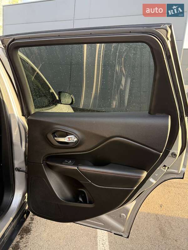 Внедорожник / Кроссовер Jeep Cherokee 2019 в Харькове фото 29 Внедорожник / Кроссовер Jeep Cherokee 2019 в Харькове