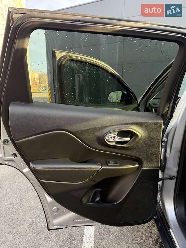 Внедорожник / Кроссовер Jeep Cherokee 2019 в Харькове фото 26 Внедорожник / Кроссовер Jeep Cherokee 2019 в Харькове