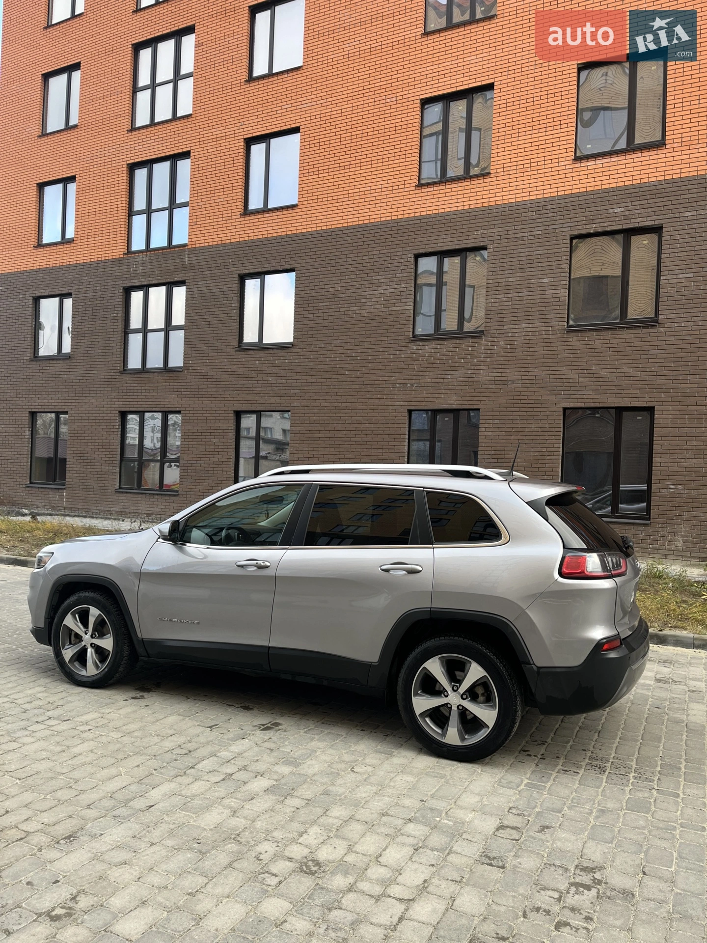 2019 Jeep Cherokee - мініатюра 3