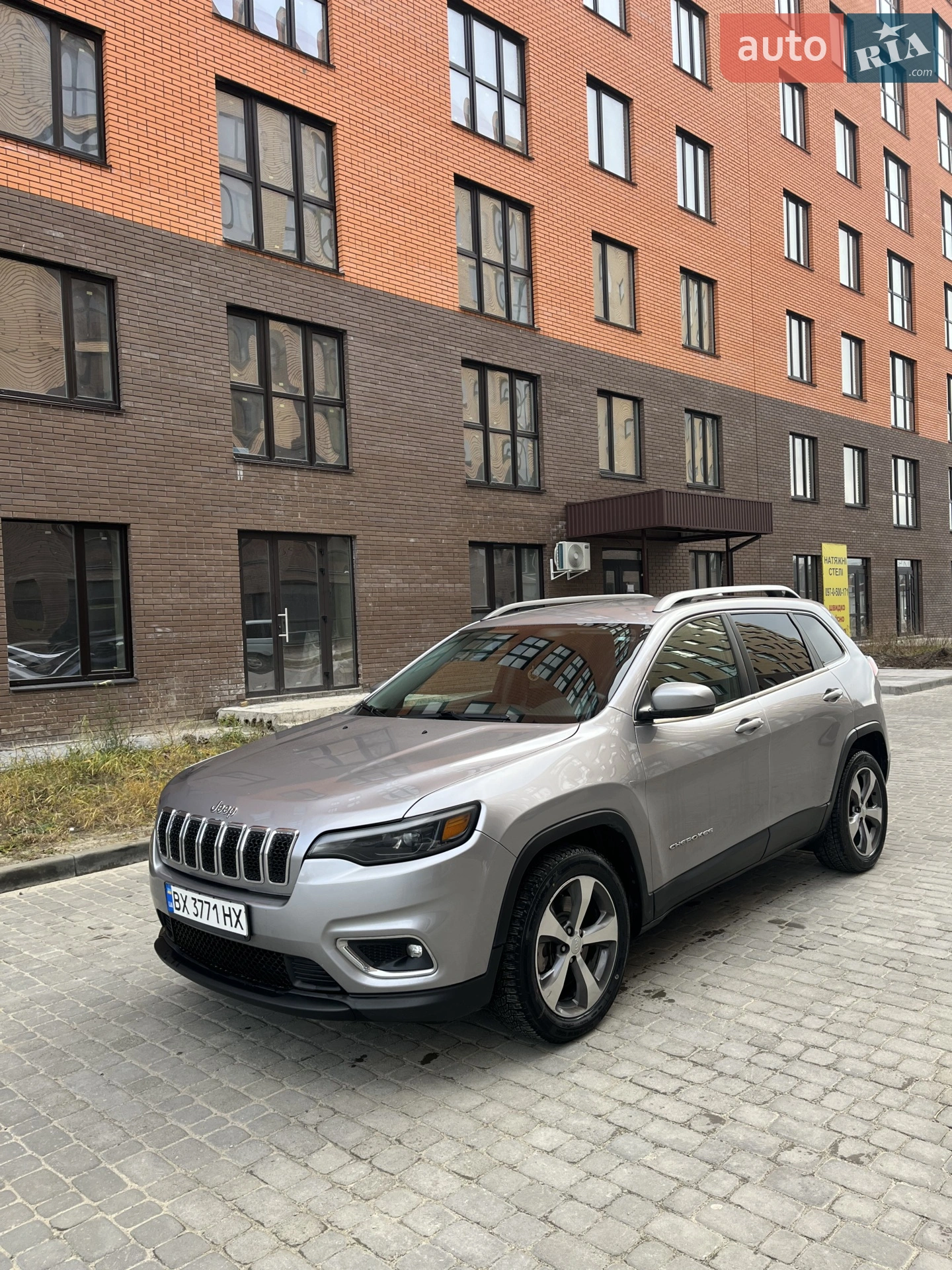 2019 Jeep Cherokee - фото 1