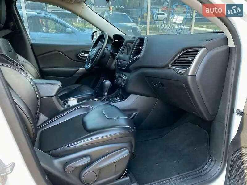 Внедорожник / Кроссовер Jeep Cherokee 2018 в Киеве фото 18 Внедорожник / Кроссовер Jeep Cherokee 2018 в Киеве