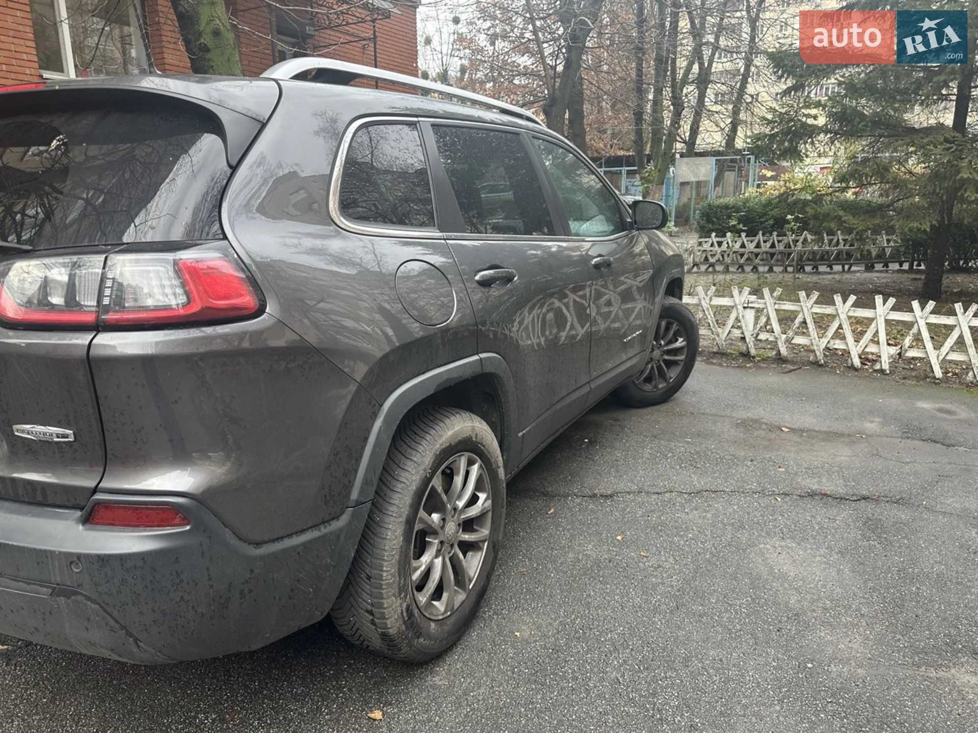 2019 Jeep Cherokee - мініатюра 2