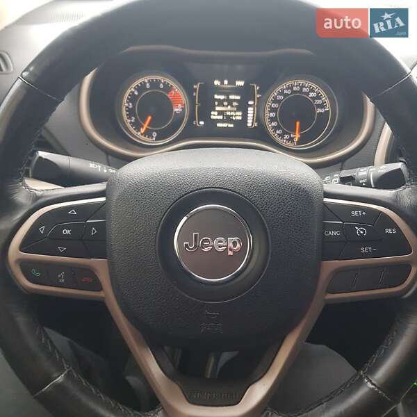 Внедорожник / Кроссовер Jeep Cherokee 2016 в Ровно